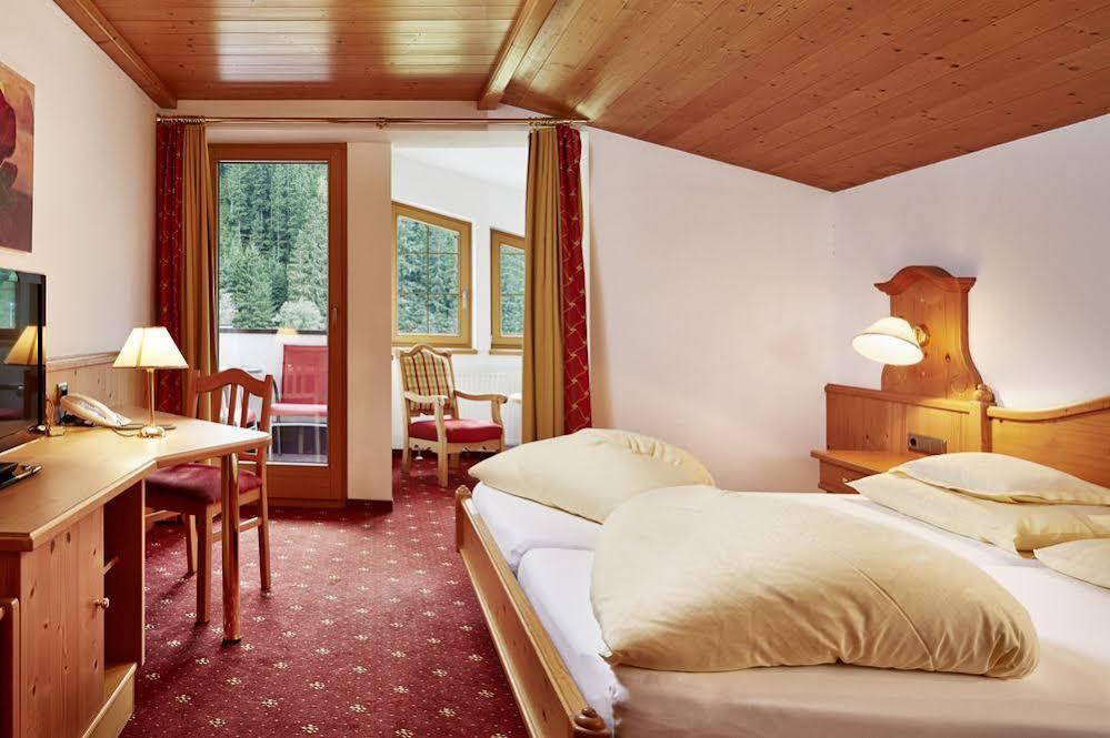 Auenhotel Тукс Екстериор снимка