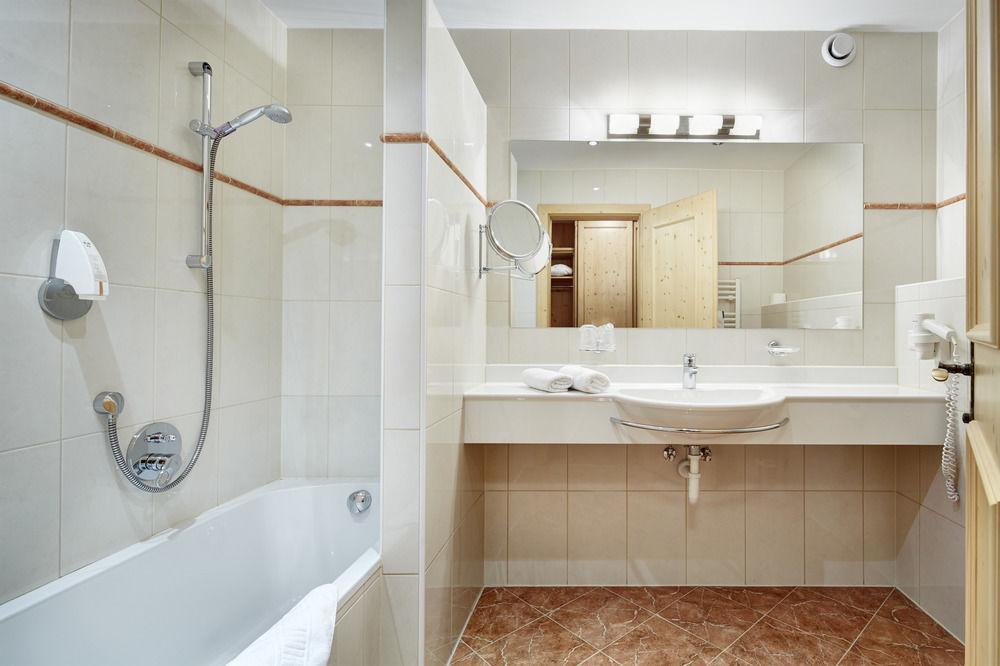 Auenhotel Тукс Екстериор снимка